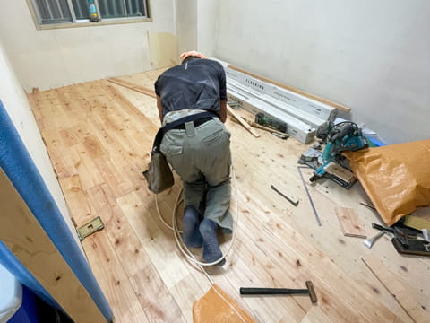 洋室2の無垢フローリング