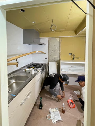 キッチン施工中